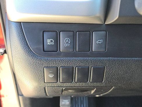 Used 2017 Toyota Highlander SE w/ Carpet Mat Package FWD image 33