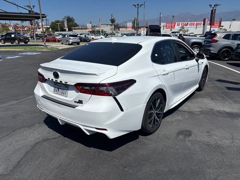 Used 2021 Toyota Camry SE FWD image 4