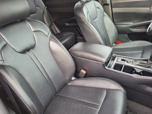 Used 2024 Kia Sorento S image 14