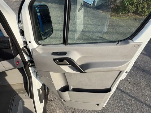 Used 2014 Mercedes-Benz Sprinter 2500 image 30