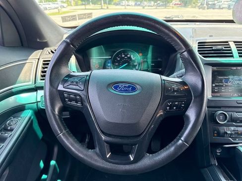 Used 2016 Ford Explorer XLT w/ Equipment Group 201A AWD/4WD image 17