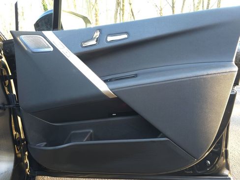 Used 2023 BMW iX M60 image 25