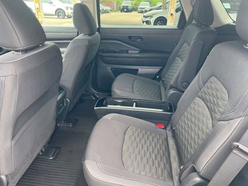 Certified 2024 Nissan Pathfinder SV w/ SV Premium Package AWD/4WD image 9