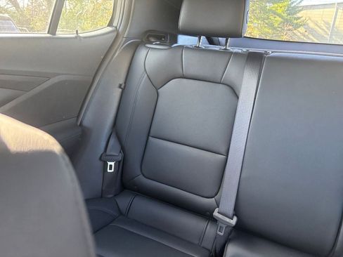 Used 2025 Buick Envista Sport Touring image 37