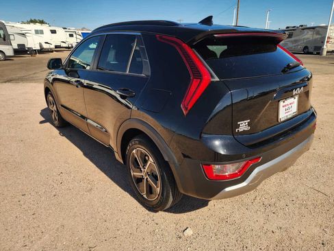 Used 2023 Kia Niro EX FWD image 6