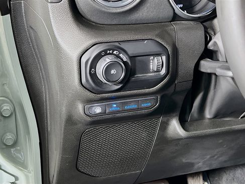 Used 2023 Jeep Wrangler Unlimited Sahara w/ Cold Weather Group AWD/4WD image 10