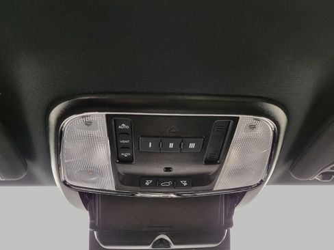 Used 2021 Jeep Grand Cherokee Limited AWD/4WD image 17