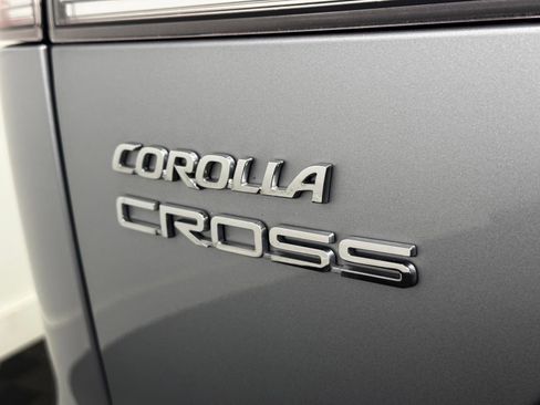 Used 2022 Toyota Corolla Cross LE w/ Moonroof Package AWD/4WD image 8