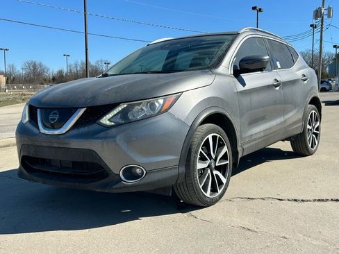 Used 2017 Nissan Rogue Sport SL w/ SL Premium Package image 2