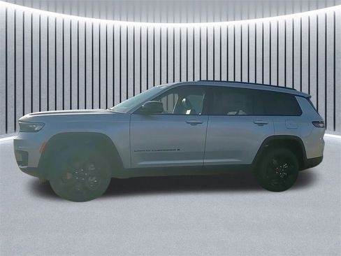 New 2025 Jeep Grand Cherokee L Altitude image 6