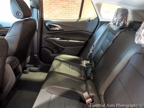 New 2026 Chevrolet Trax LT FWD image 11