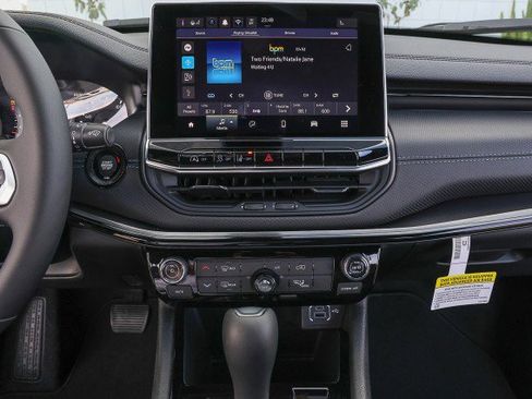 New 2026 Jeep Compass Latitude image 13