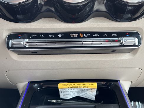 Certified 2025 Mercedes-Benz GLB 250 4MATIC image 29
