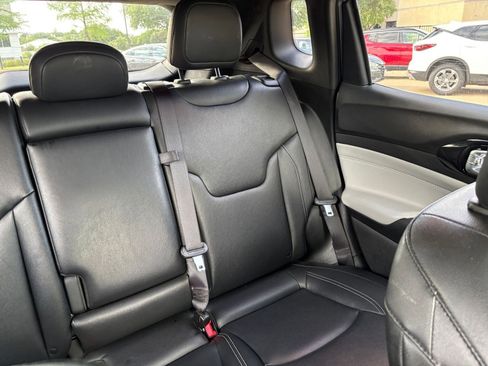 Used 2025 Jeep Compass Limited image 37