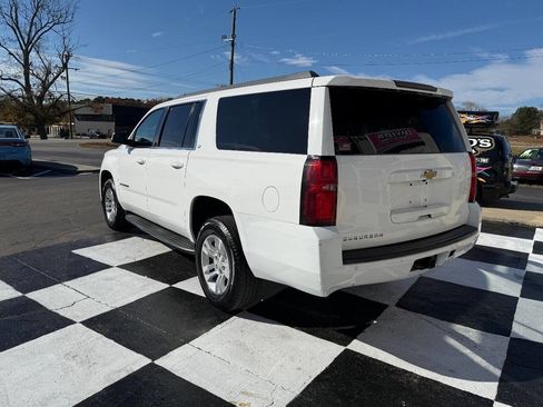Used 2015 Chevrolet Suburban LT image 6