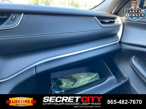 Used 2023 Jeep Grand Cherokee Altitude AWD/4WD image 15