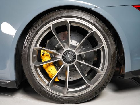 Used 2018 Porsche 911 GT3 RWD image 12