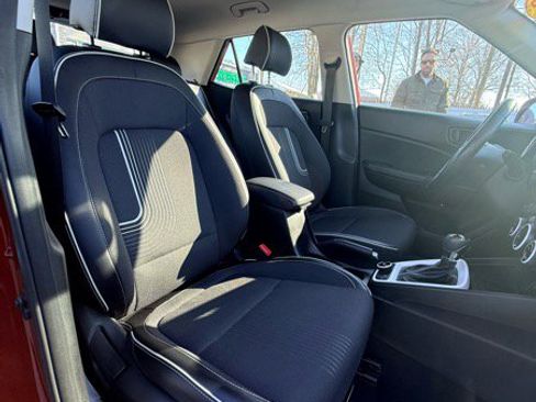 Used 2023 Hyundai Venue Limited image 10