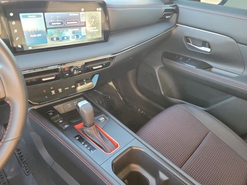 Certified 2025 Nissan Kicks SR image 30