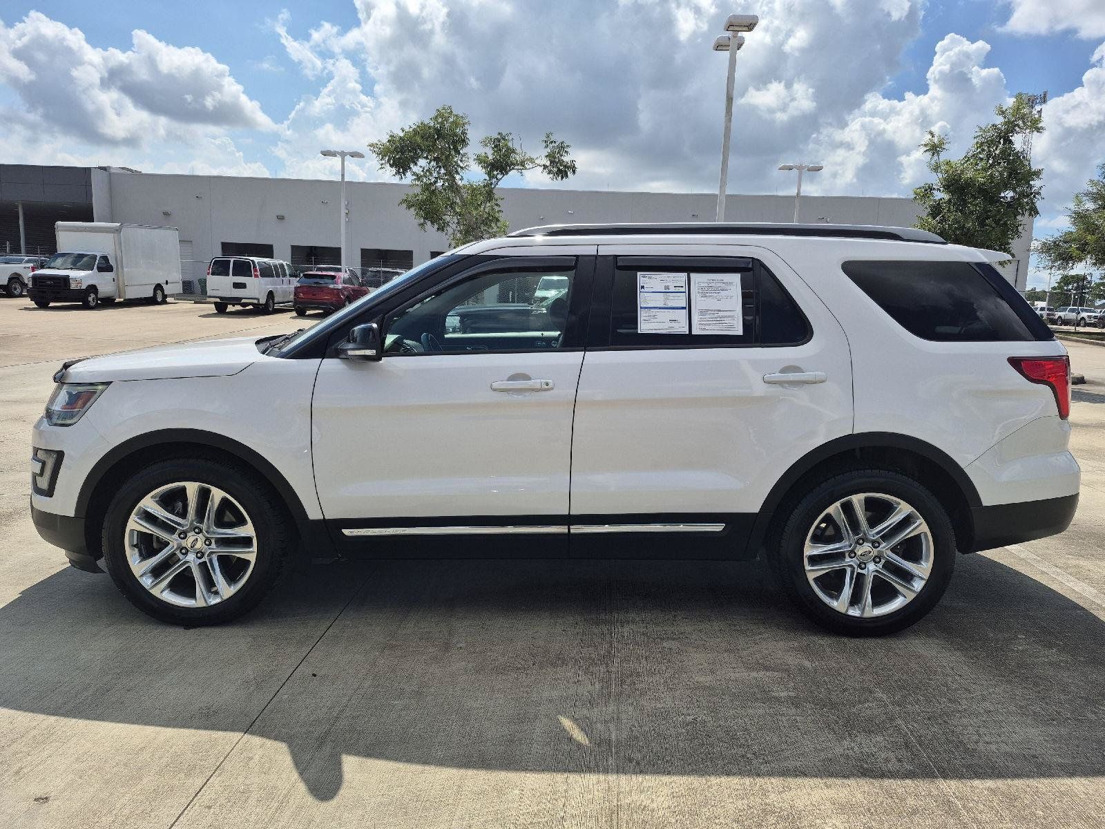 Used 2017 Ford Explorer XLT w/ Equipment Group 202A FWD image 16