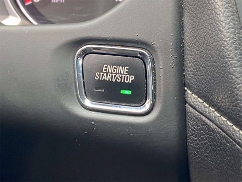 Used 2017 GMC Acadia SLT image 29