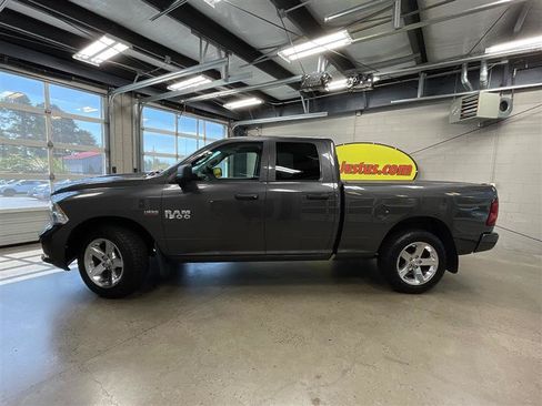 Used 2017 RAM 1500 Express AWD/4WD image 2