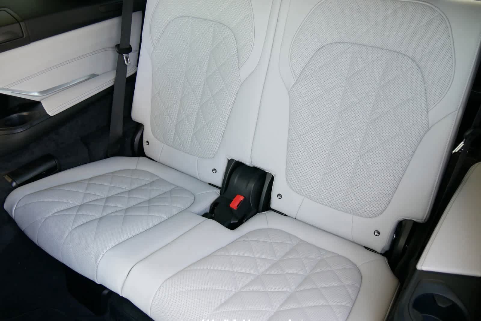 Used 2025 BMW X7 xDrive40i AWD/4WD image 13