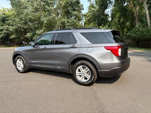 Certified 2022 Ford Explorer XLT w/ Equipment Group 202A AWD/4WD image 5