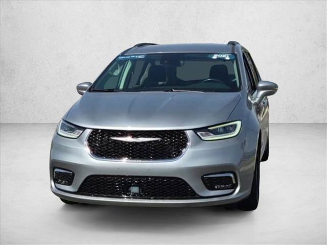 Used 2021 Chrysler Pacifica Touring w/ Cold Weather Group FWD image 3