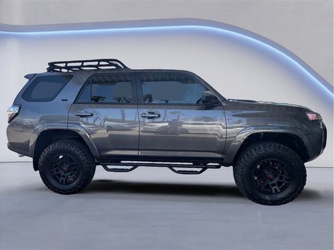 Used 2022 Toyota 4Runner SR5 AWD/4WD image 7