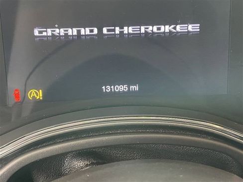 Used 2017 Jeep Grand Cherokee Altitude AWD/4WD image 10