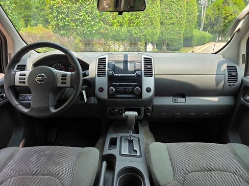 Used 2018 Nissan Frontier SV AWD/4WD image 14
