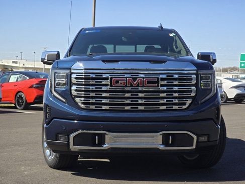 Used 2023 GMC Sierra 1500 Denali w/ Technology Package AWD/4WD image 9