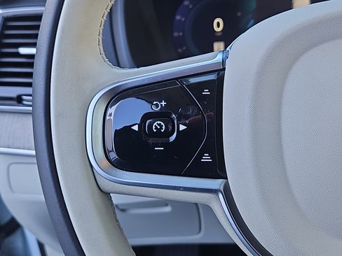 Used 2025 Volvo XC90 B6 Plus w/ Protection Package image 20