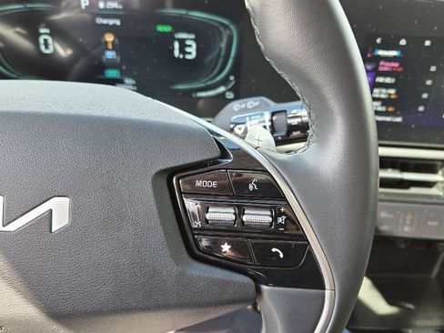 Used 2023 Kia Niro EX Touring image 29