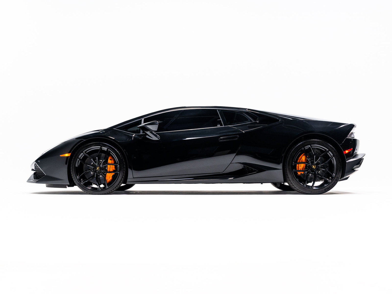 Used 2018 Lamborghini Huracan LP 610-4 AWD/4WD image 2