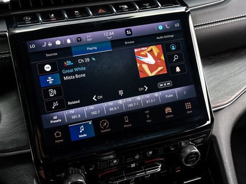 Used 2022 Jeep Grand Cherokee Overland w/ Luxury Tech Group IV RWD image 39