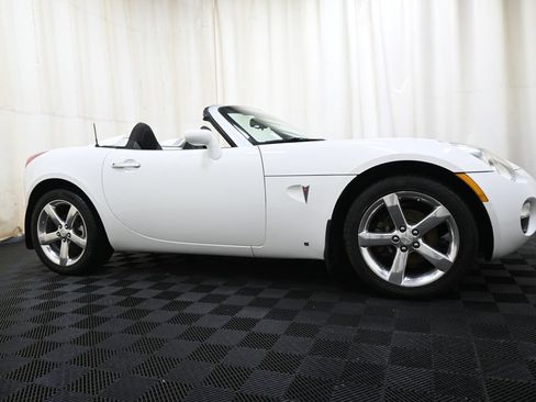 Used 2008 Pontiac Solstice Convertible w/ Preferred Package RWD image 12