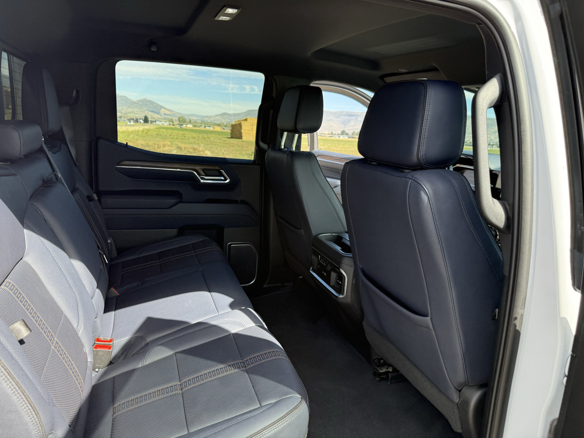 Used 2023 Chevrolet Silverado 1500 High Country AWD/4WD image 35
