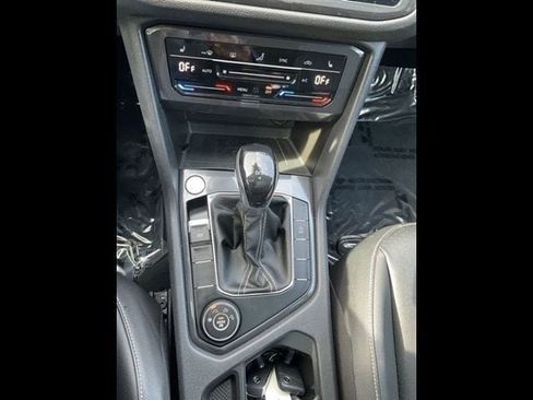 Used 2022 Volkswagen Tiguan SE AWD/4WD image 24