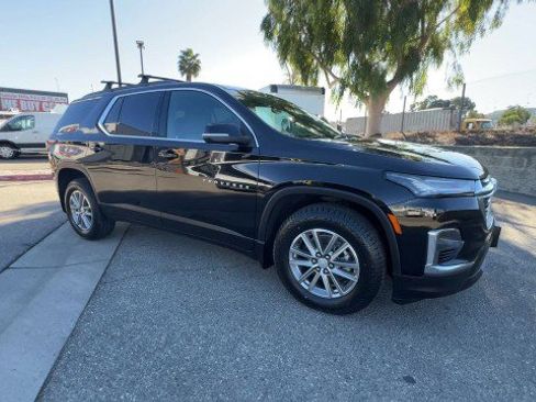 Used 2023 Chevrolet Traverse LT image 2