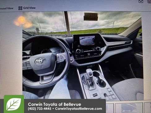 Used 2024 Toyota Highlander LE AWD/4WD image 13