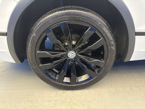 Used 2020 Volkswagen Tiguan SE R-Line FWD image 8