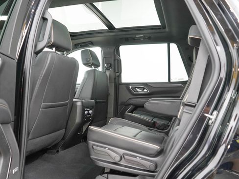 Used 2024 GMC Yukon SLT w/ SLT Luxury Package AWD/4WD image 19