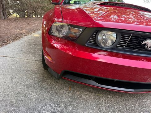 Used 2010 Ford Mustang GT Premium image 11