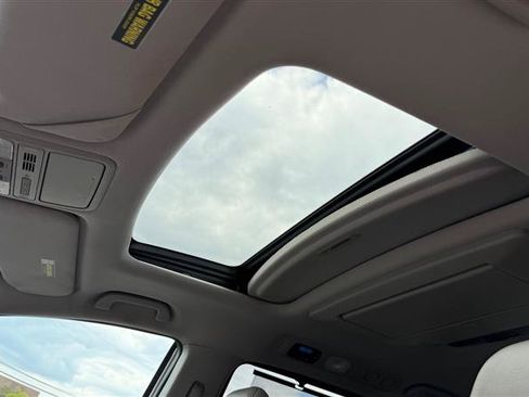 Used 2012 Honda Odyssey Touring image 25