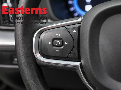 Used 2023 Volvo XC60 B5 Core image 15