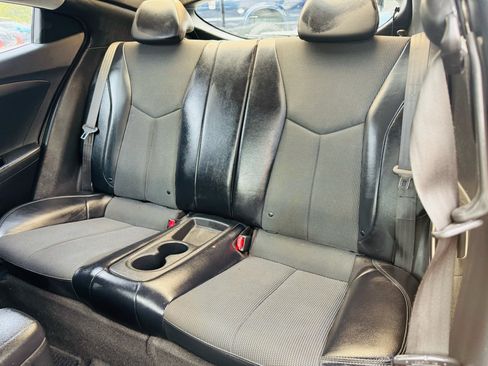 Used 2013 Hyundai Veloster image 16