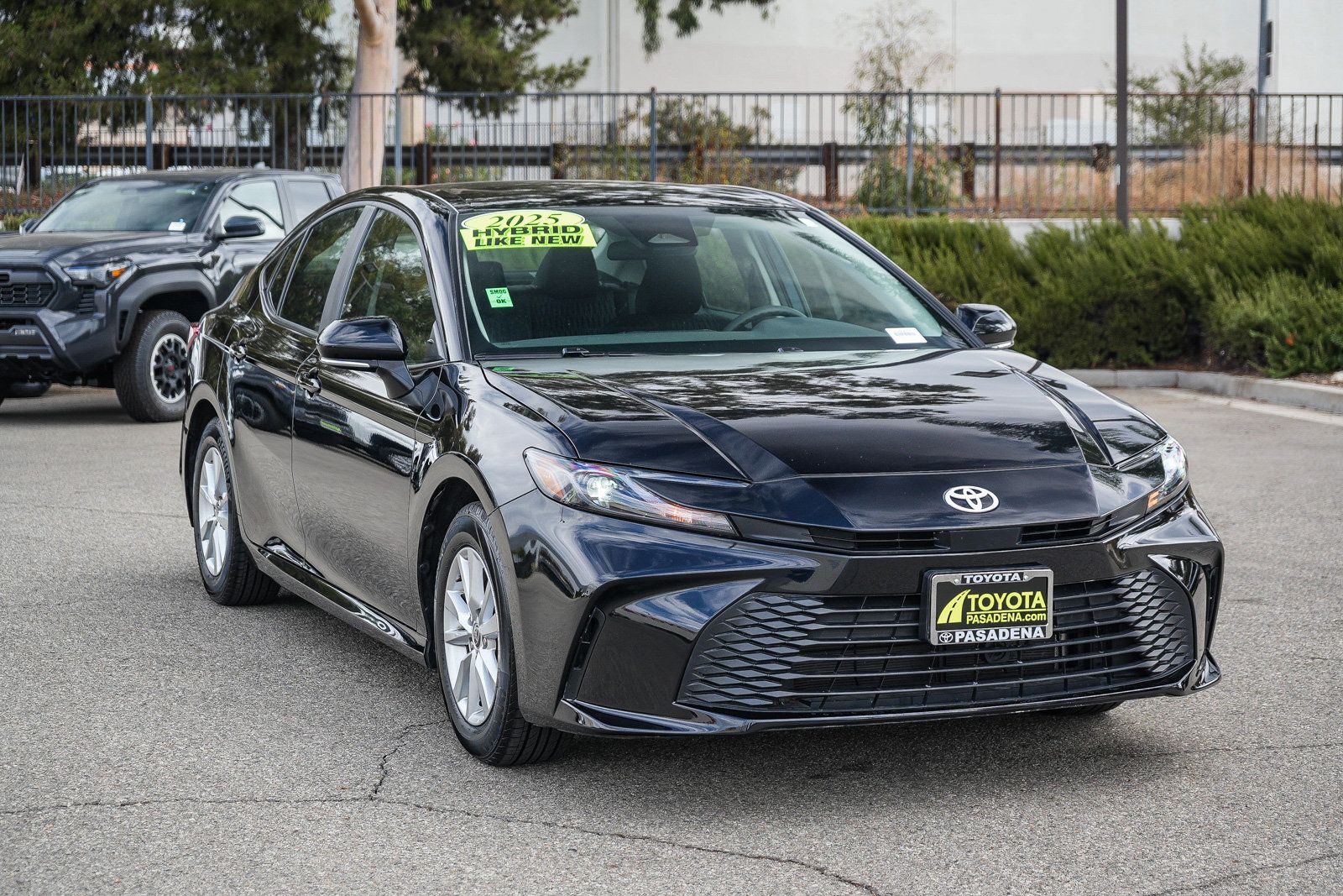 Used 2025 Toyota Camry LE FWD image 3