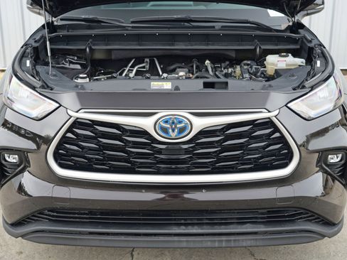 Used 2020 Toyota Highlander XLE image 7